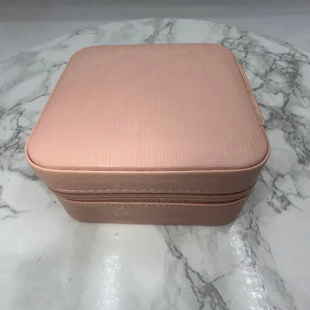 VLANDO Light Pink Faux Leather Travel Jewelry Case